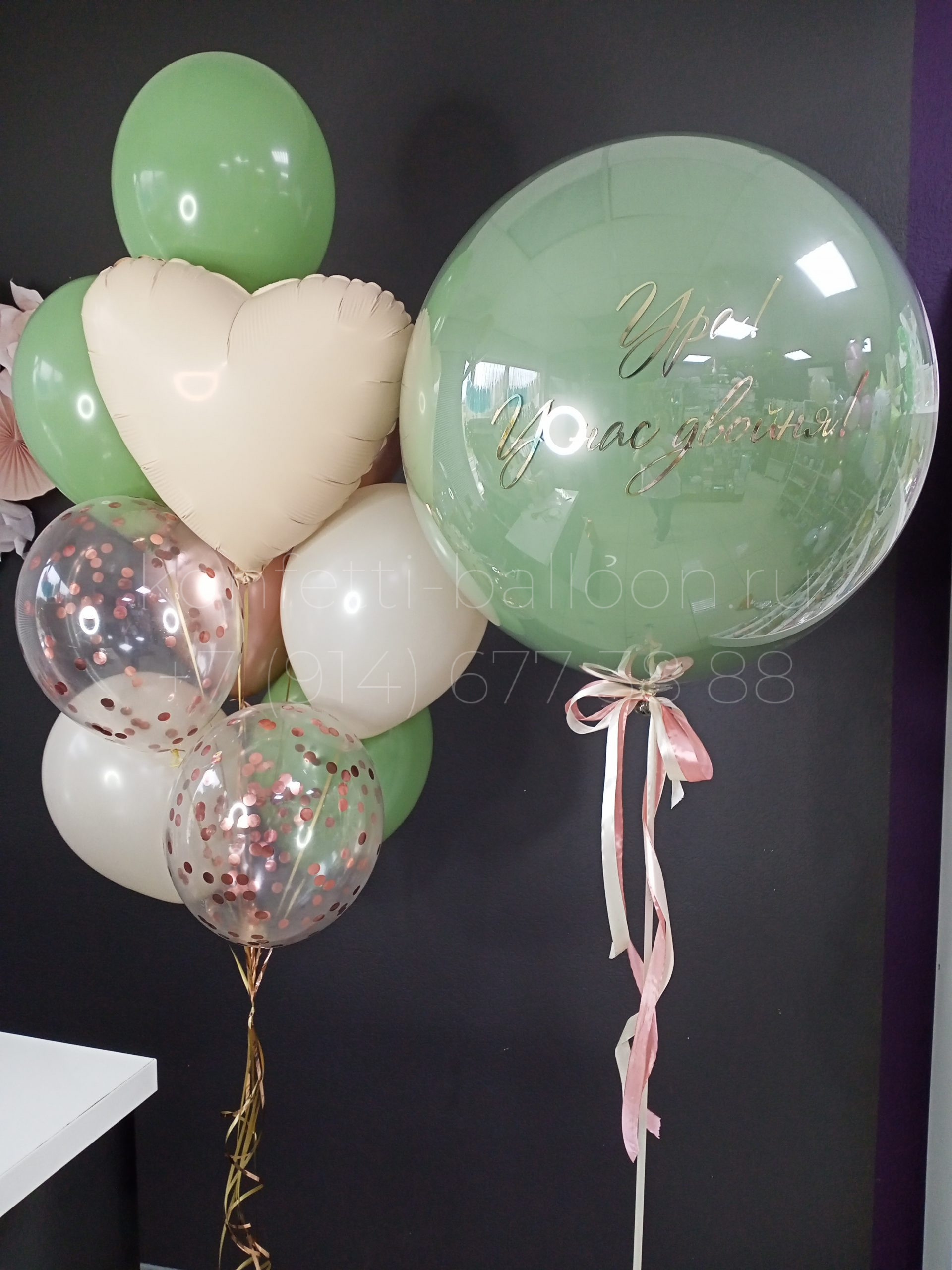 Композиция из гелиевых шаров на выписку двойни