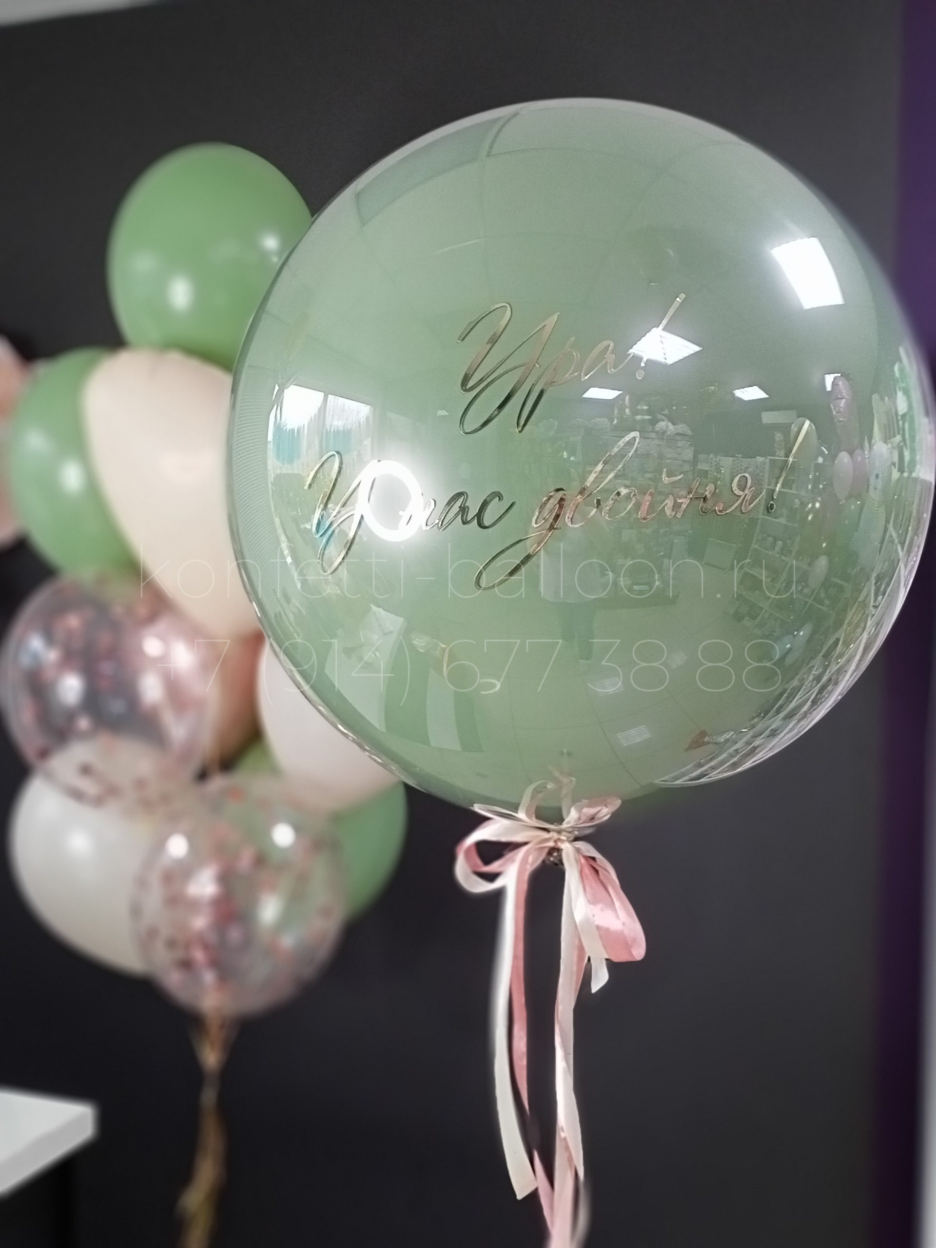 Композиция из гелиевых шаров на выписку двойни — изображение 2