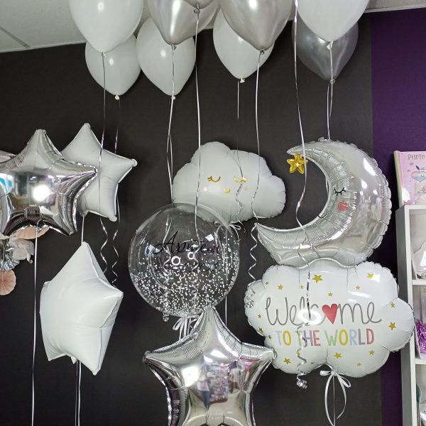 Композиция из гелиевых шаров на выписку из роддома