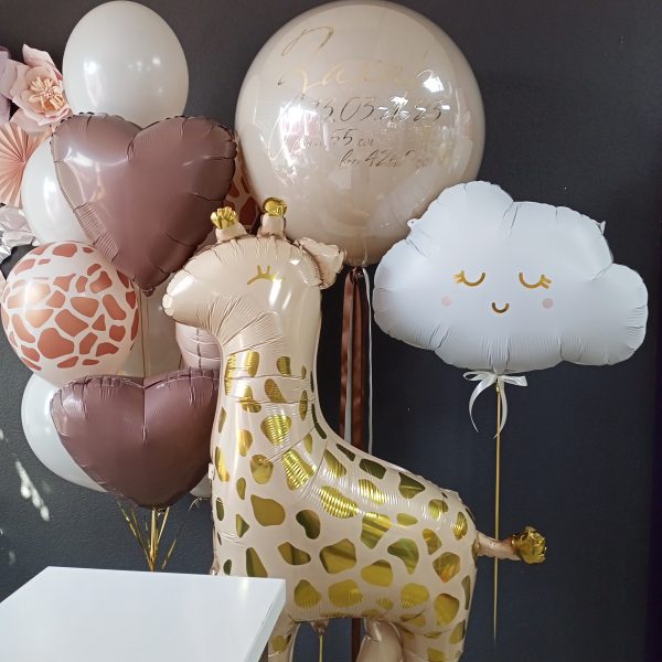 Композиция из гелиевых шаров на выписку из роддома