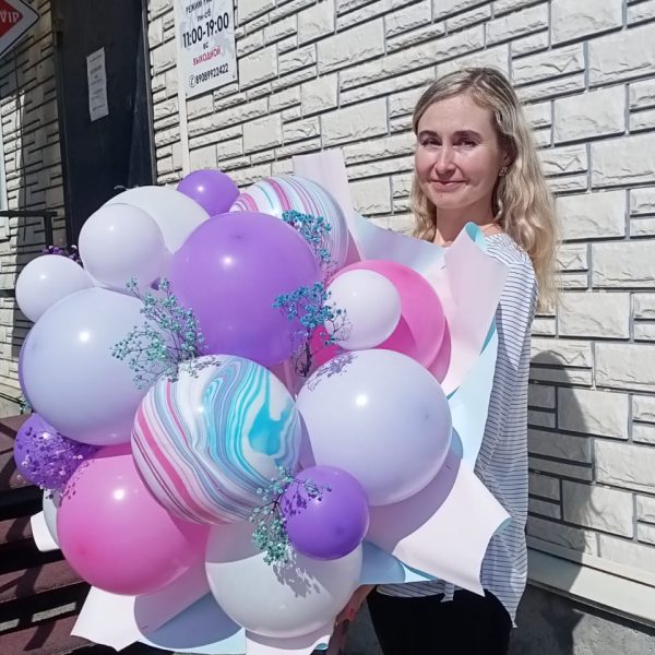 Крафтовый букет M из латексных шаров с гипсофилой