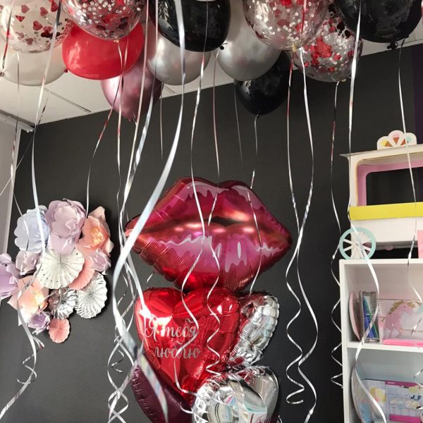 Композиция из гелиевых шаров с сердцами для любимых