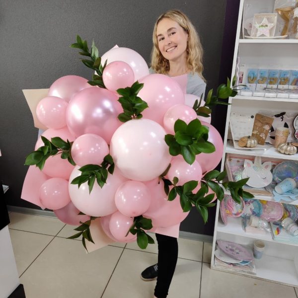 Крафтовый букет из латексных шаров с зеленью размер L