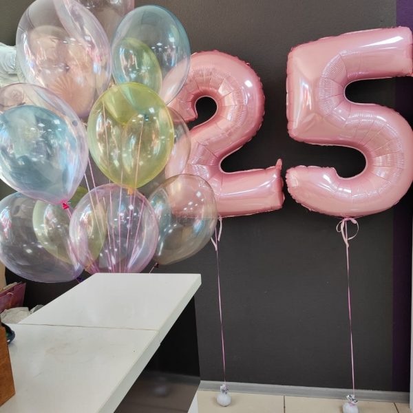 Композиция из гелиевых шаров для девушки