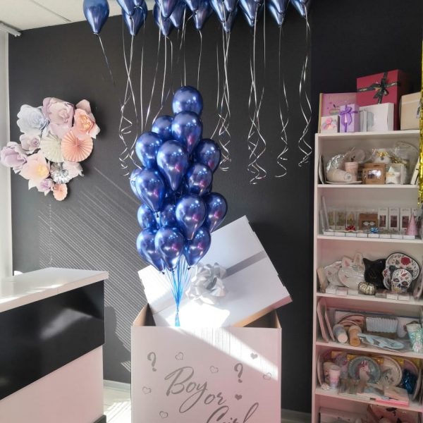 Коробка большая с надписью, бантом и шарами на определение пола