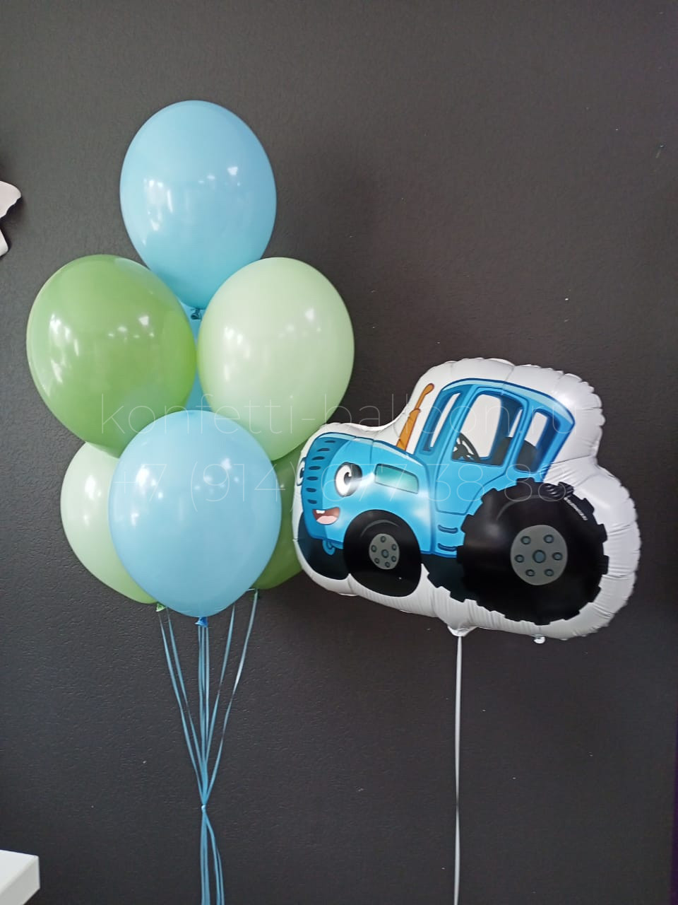 Композиция из гелиевых шаров Синий трактор для мальчика