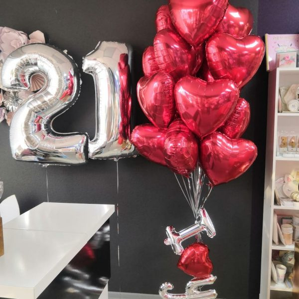 Композиция из гелиевых шаров с цифрами для любимых