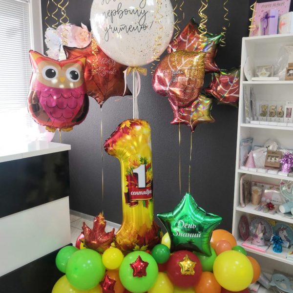 Композиция из гелиевых шаров на 1 сентября День Знаний