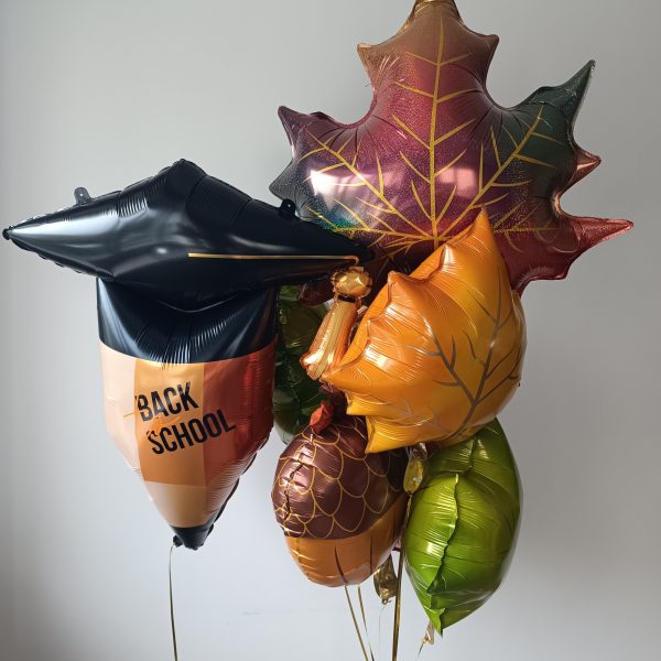 Композиция из фольгированных шаров к 1 сентября