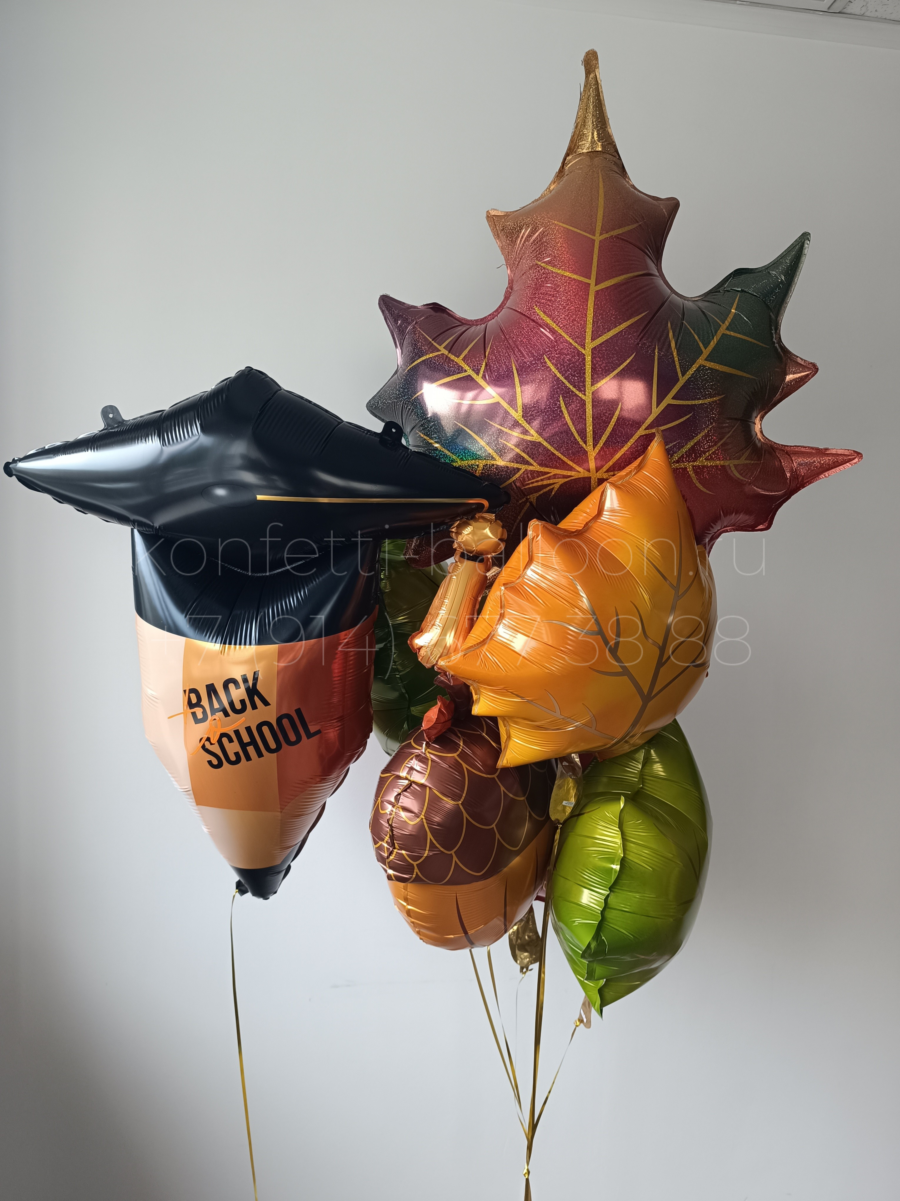 Композиция из фольгированных шаров к 1 сентября