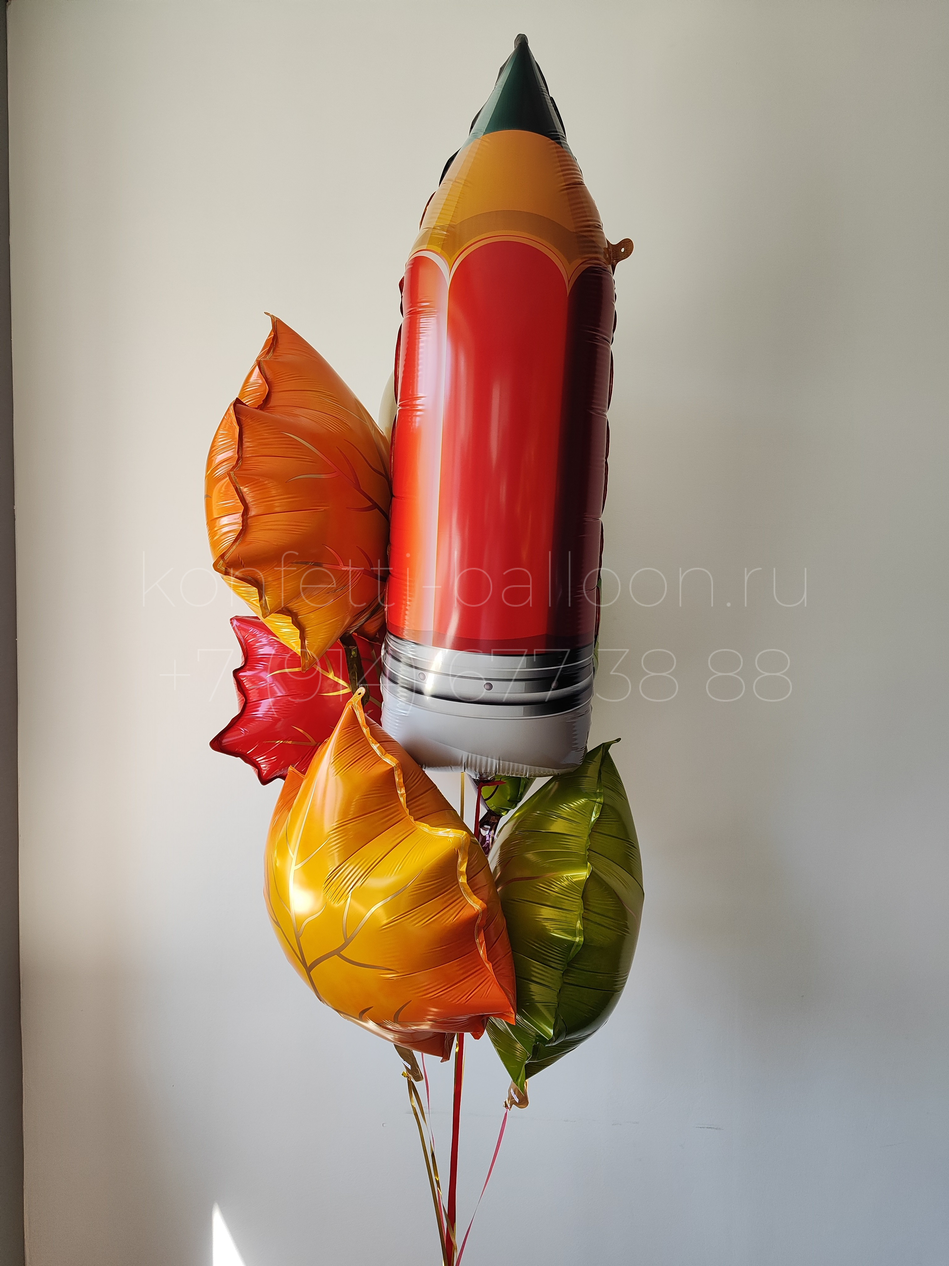 Композиция из фольгированных шаров к 1 сентября