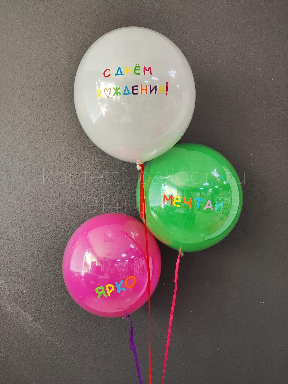 Композиция из гелиевых средних шаров в технике стекло — изображение 2