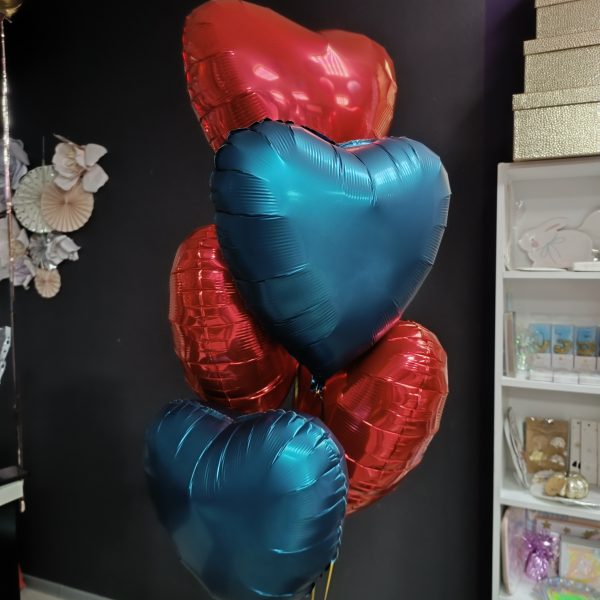 Композиция из гелиевых шаров сердца