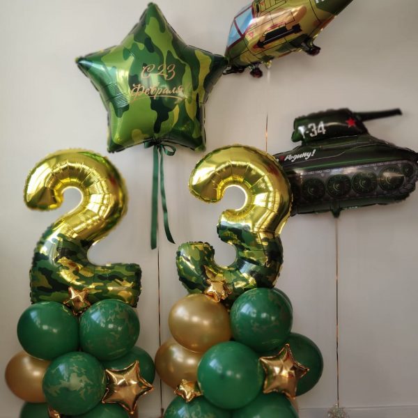 Композиция из шаров к 23 февраля с фольгированными цифрами, танком, вертолетом