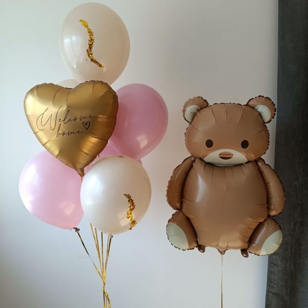 Композиция из гелиевых шаров с мишкой на выписку