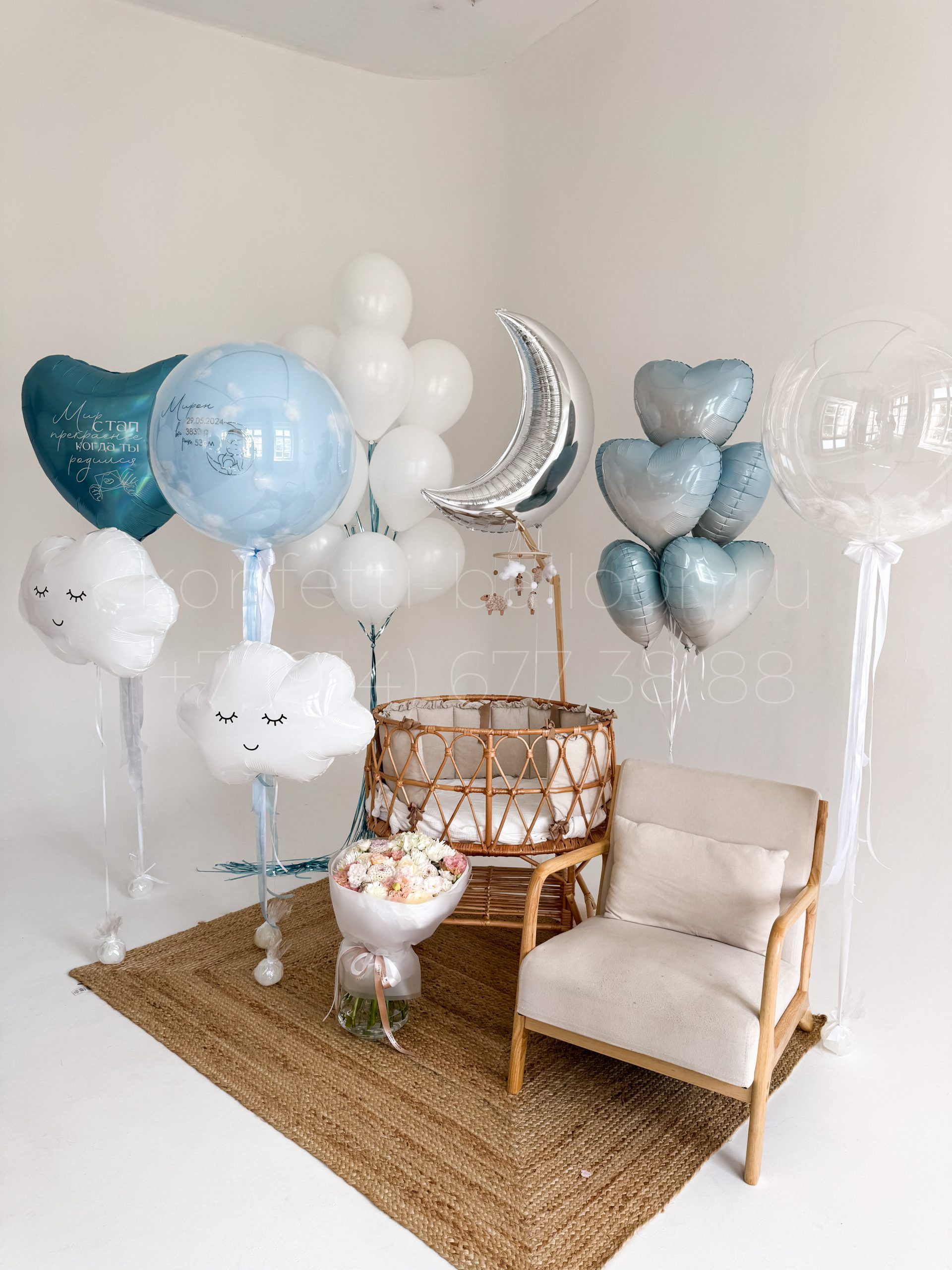 Композиция из гелиевых шаров на выписку из роддома