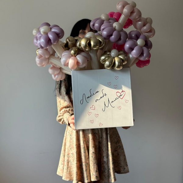 Ромашки в коробке с индивидуальной надписью для мамы