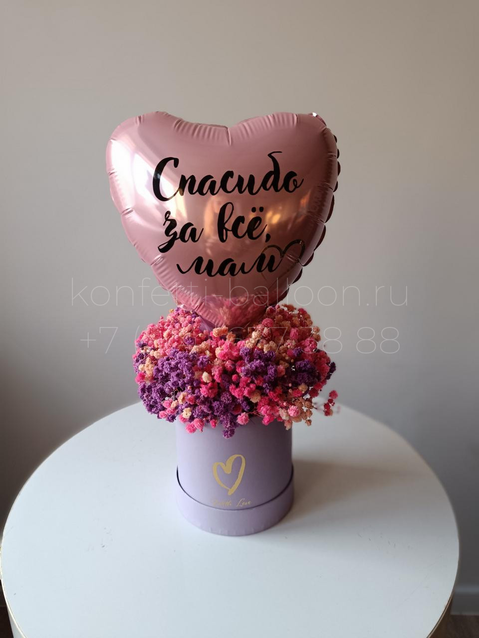 Мини бокс с гипсофилой и мини сердцем для мамы