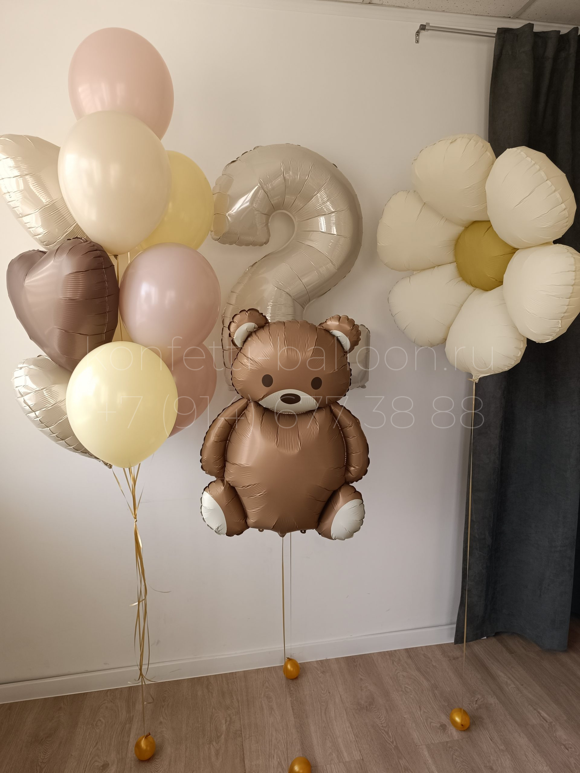 Композиция из гелиевых шаров с ромашкой на 2 года