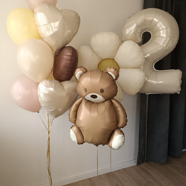 Композиция из гелиевых шаров с ромашкой на 2 года