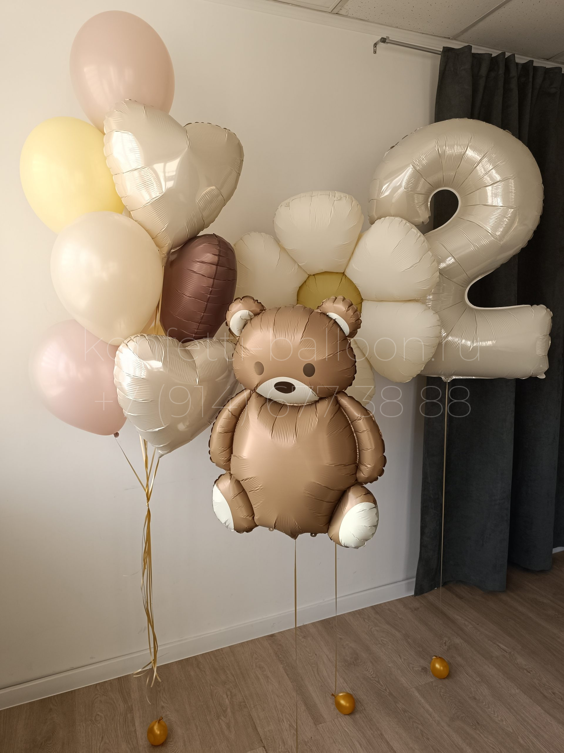 Композиция из гелиевых шаров с ромашкой на 2 года