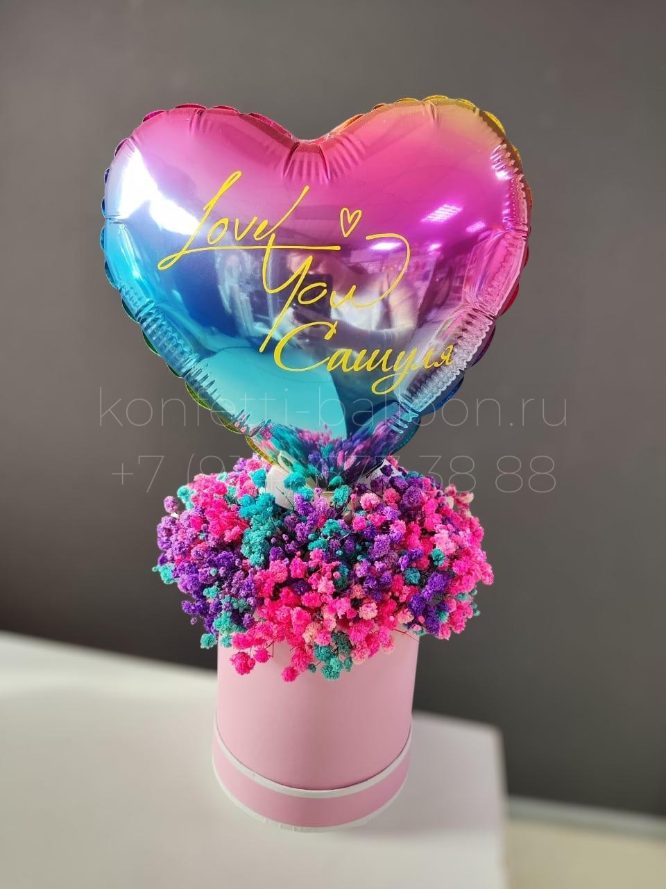 Мини бокс с гипсофилой и мини сердцем для девушки