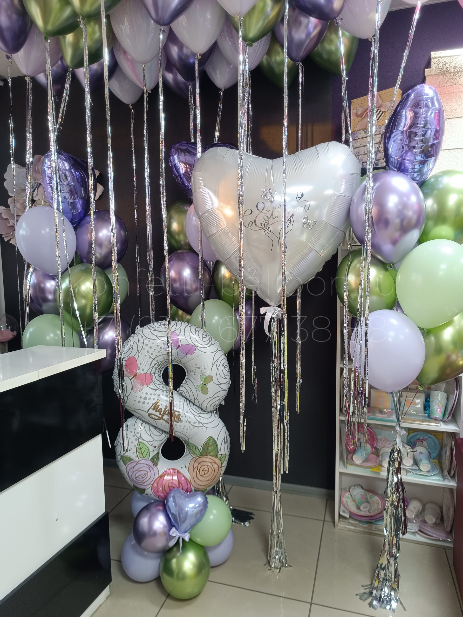 Композиция из гелиевых шаров на 8 марта