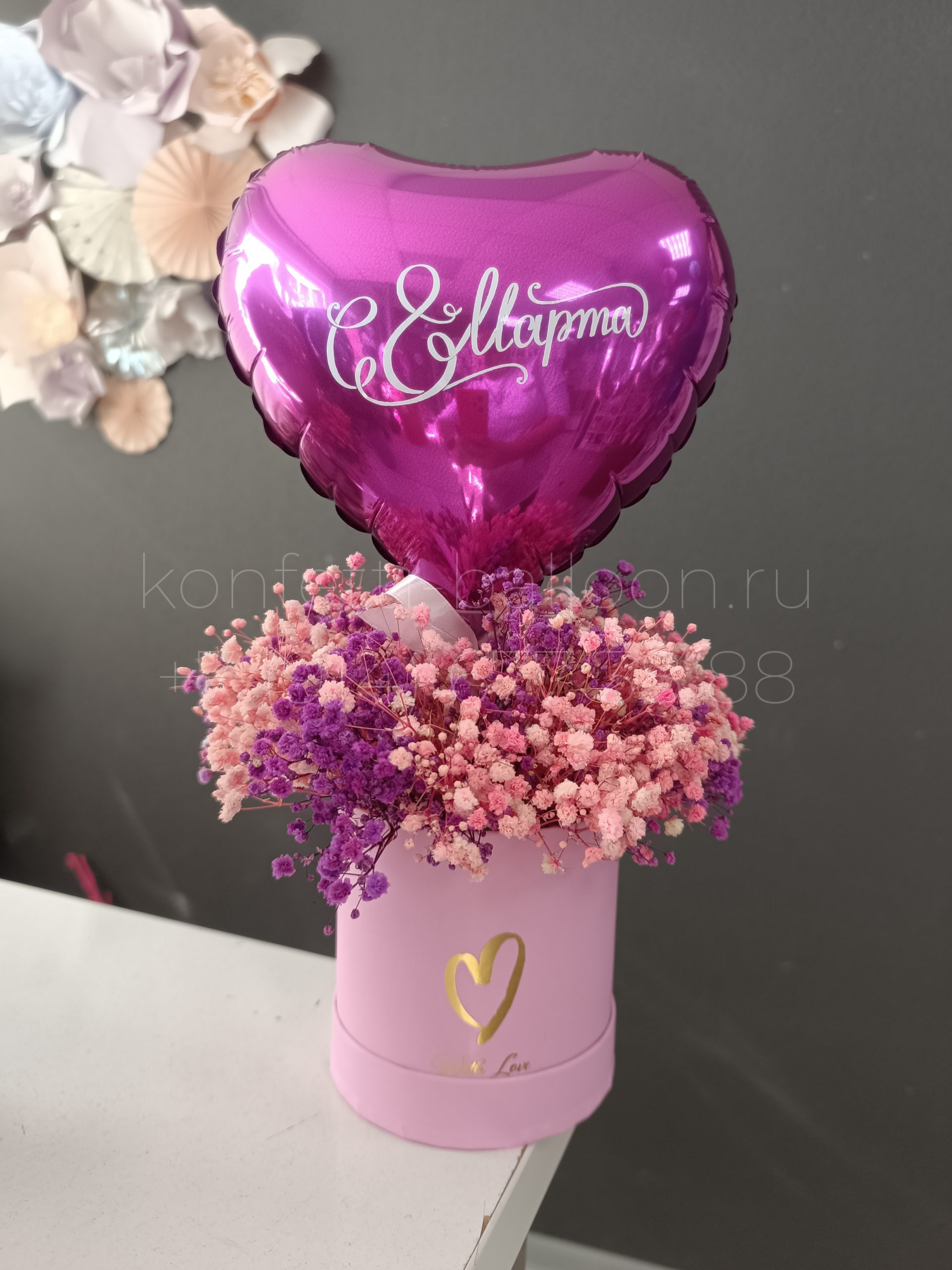 Мини бокс с гипсофилой и мини сердцем С 8 Марта