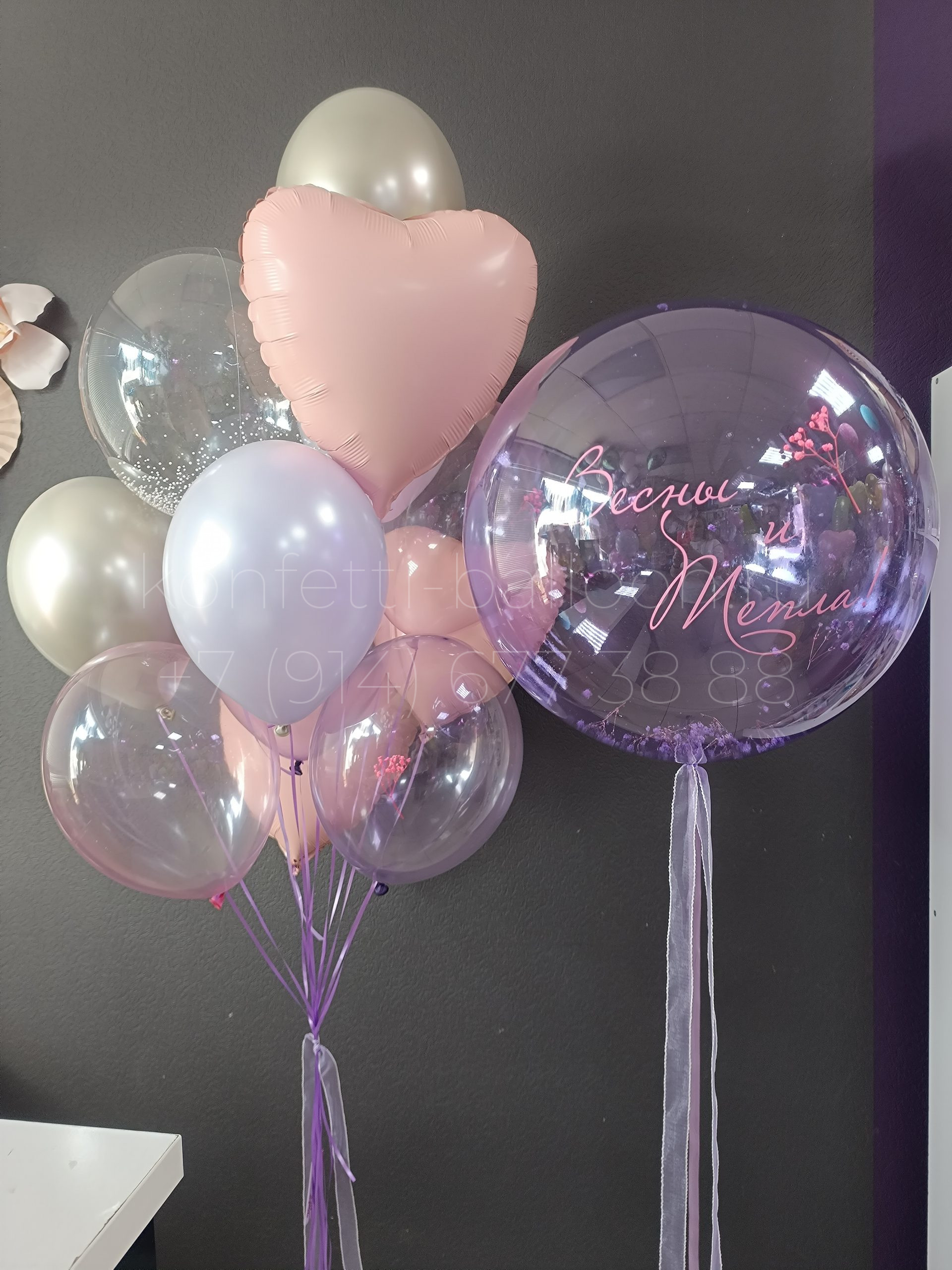Композиция из гелиевых шаров на 8 марта