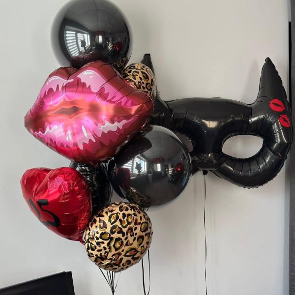 Композиция из гелиевых шаров Бэтмен для девушки