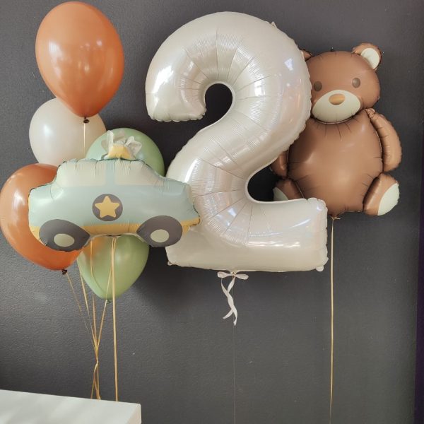 Композиция из гелиевых шаров для мальчика на 2 года