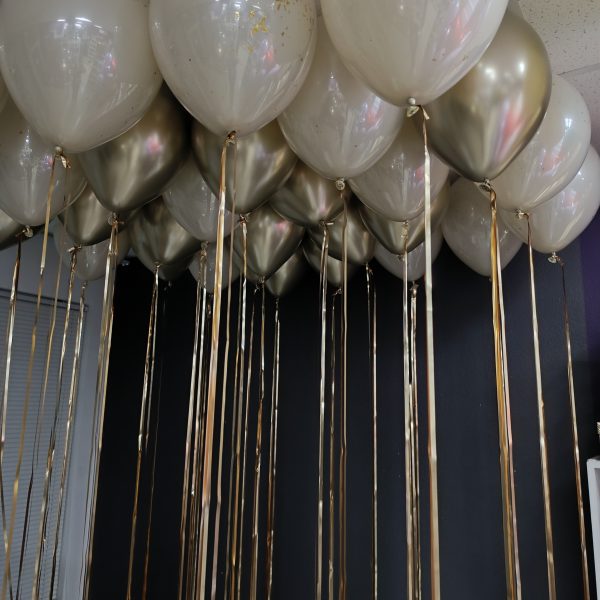 Композиция из гелиевых шаров под потолок с дождиком