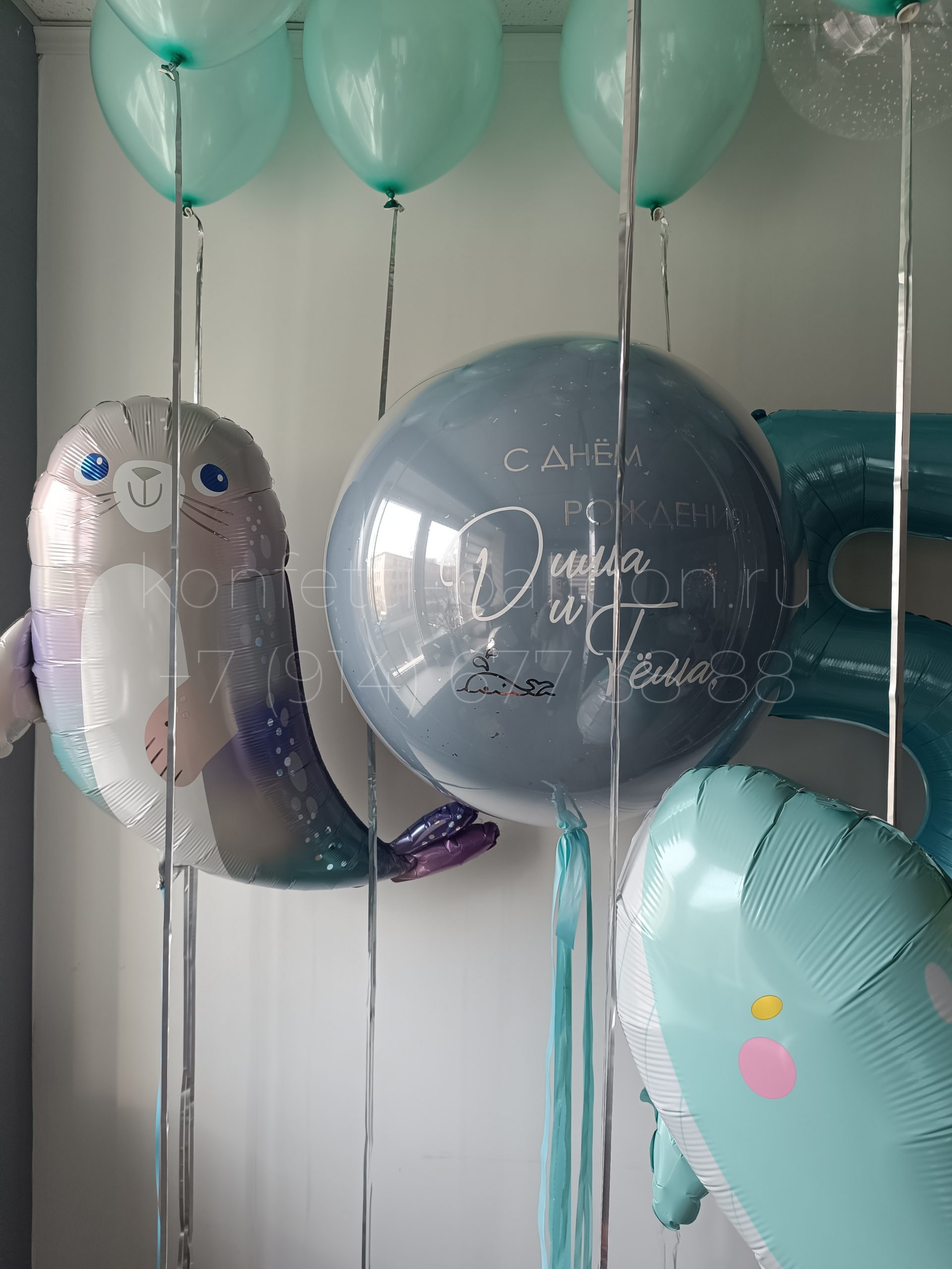 Композиция из гелиевых шаров для двойняшек