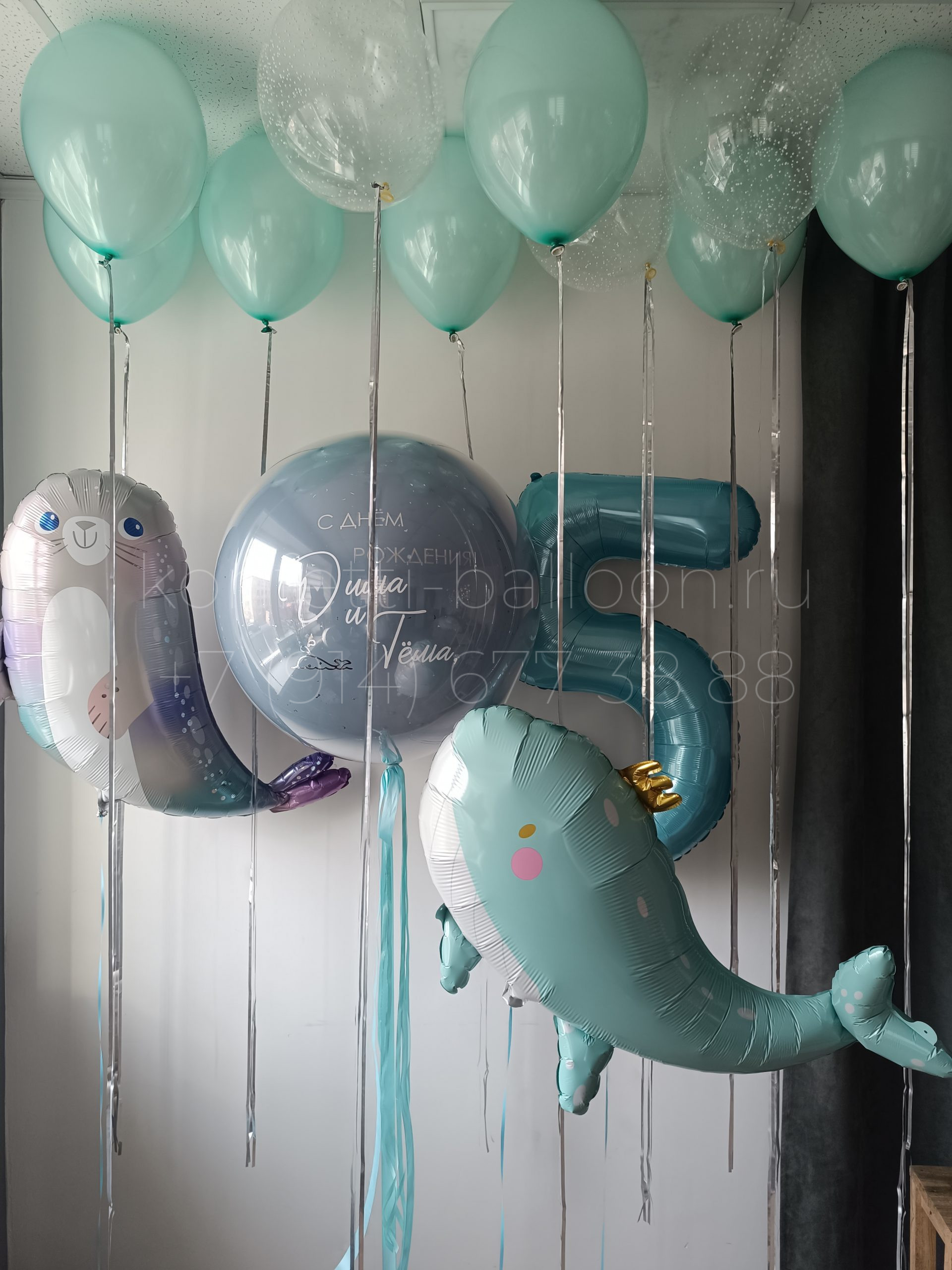 Композиция из гелиевых шаров для двойняшек