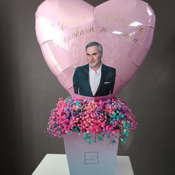 Бокс с гипсофилой и фольгированным сердцем с Меладзе