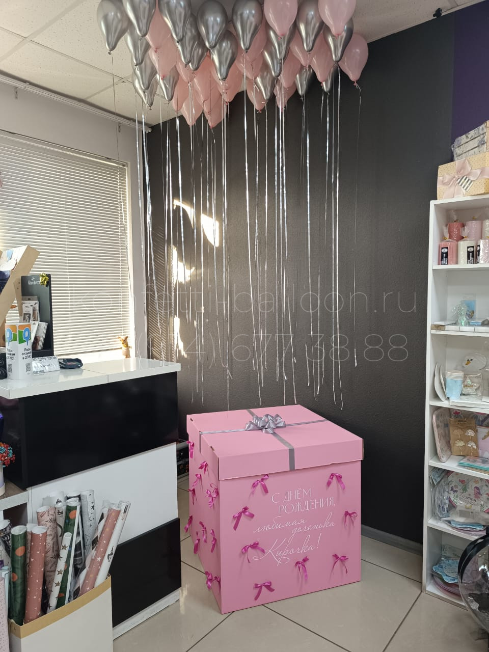 Коробка сюрприз с бантиками и мини шарами для девочки