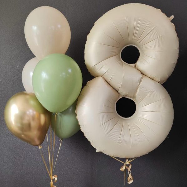 Композиция из гелиевых шаров на 8 лет