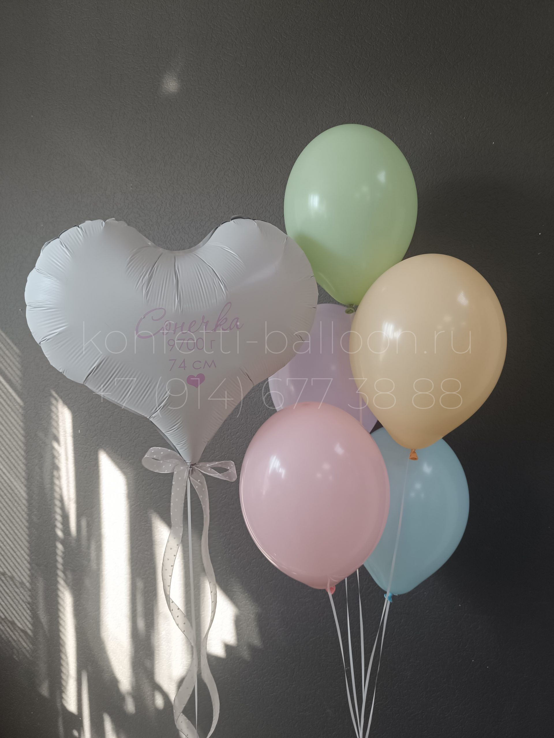 Композиция из гелиевых шаров на выписку из роддома