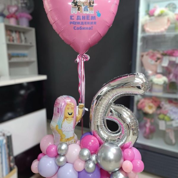 Напольная композиция из шаров с воздухом Роблокс