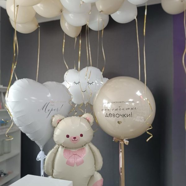 Композиция из гелиевых шаров на выписку из роддома