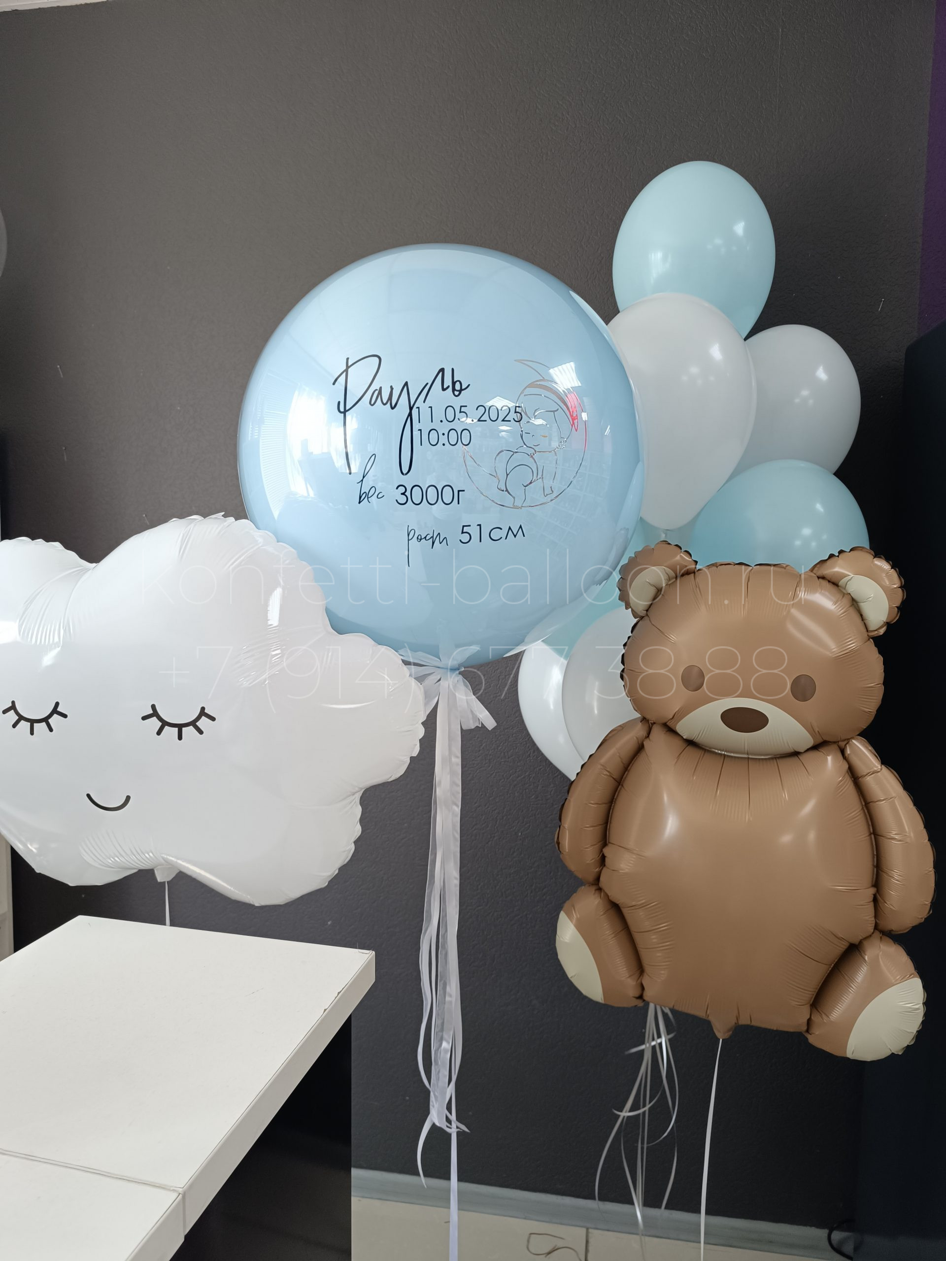 Композиция из гелиевых шаров на выписку из роддома