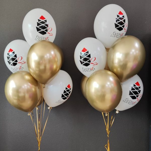 Композиция из гелиевых шаров в вашим логотипом