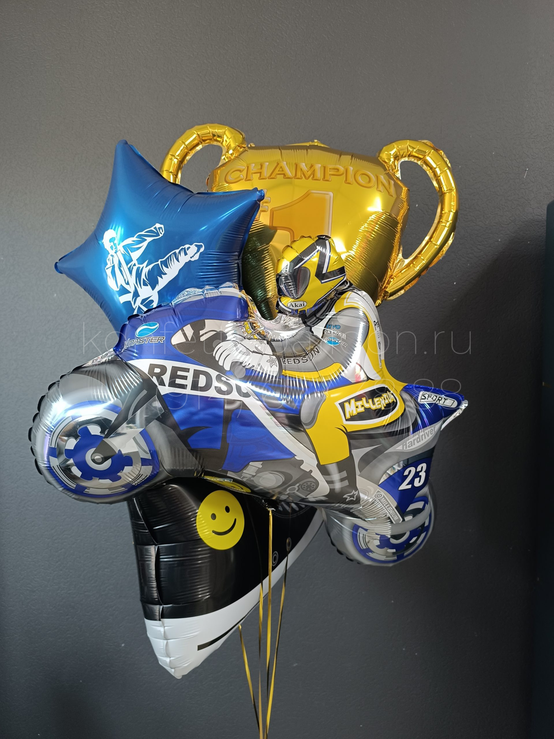 Композиция из гелиевых фольгированных шаров