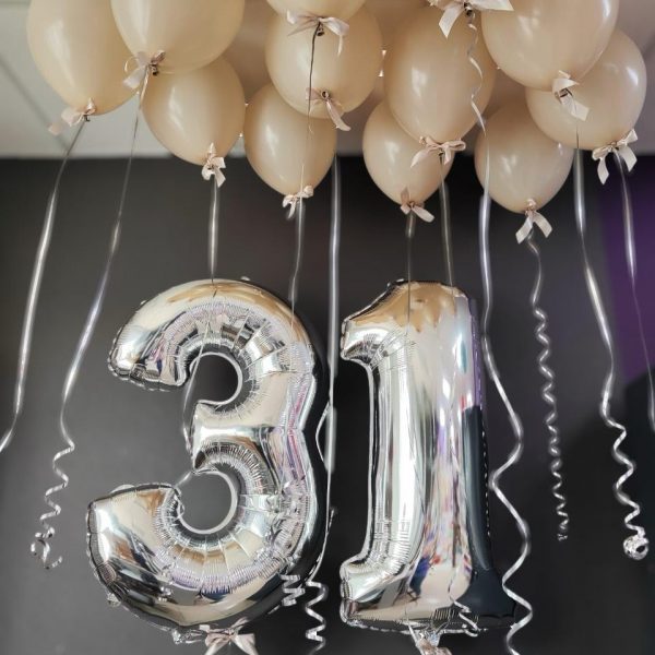 Композиция из гелиевых шаров для девушки на 31 год