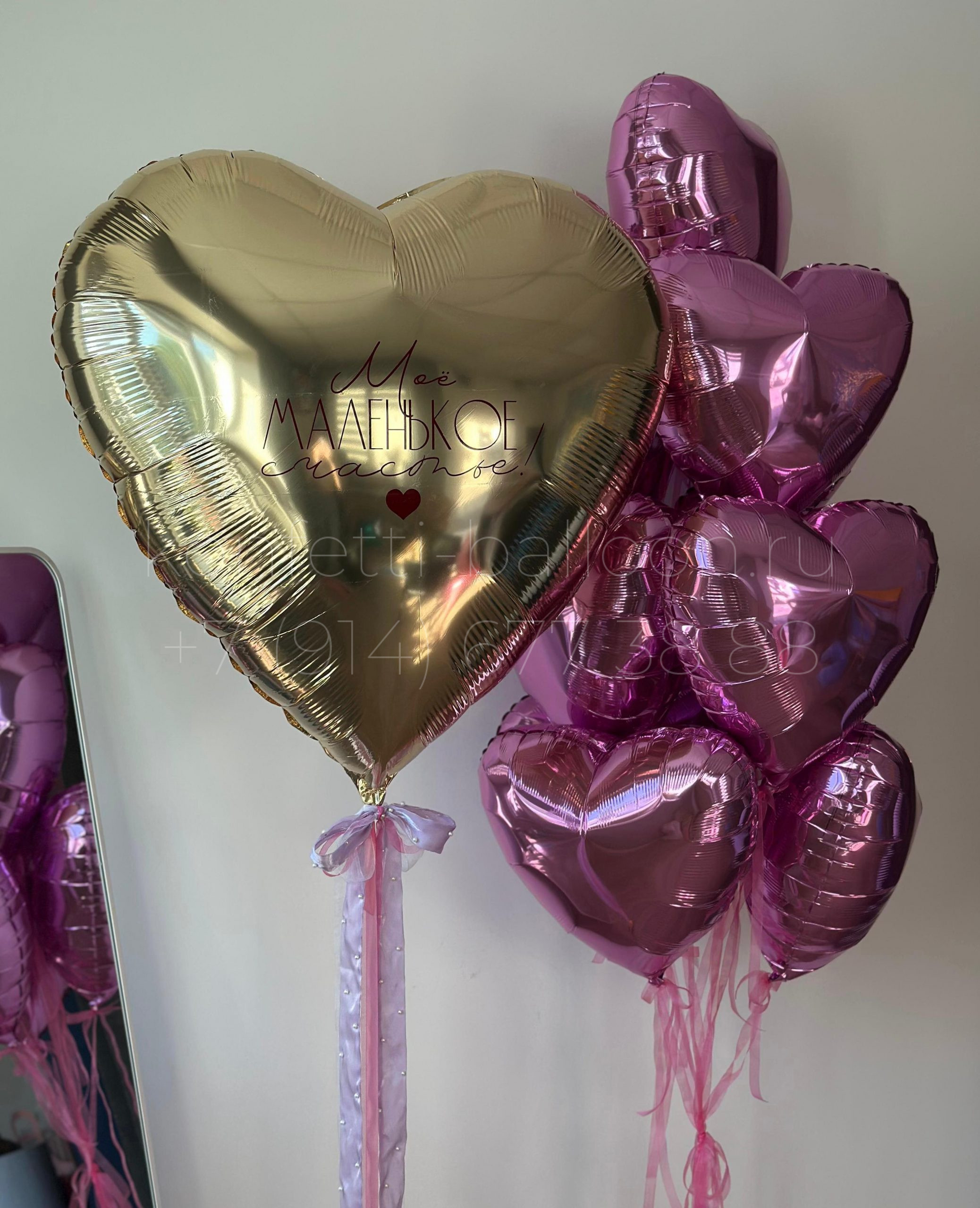 Композиция из гелиевых фольгированных шаров сердец