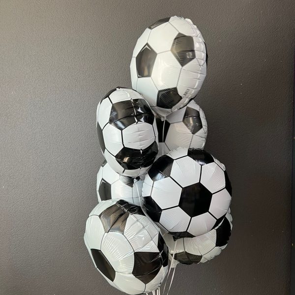 Композиция из гелиевых шаров футбол для мальчика