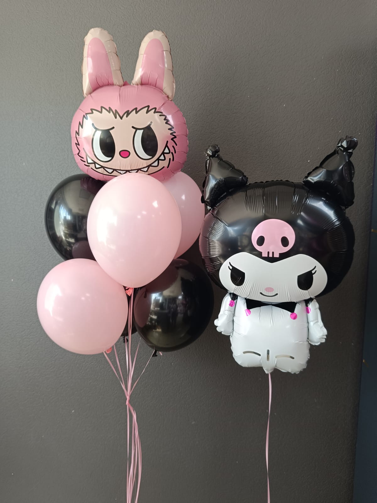 Композиция из гелиевых шаров Лабубу и Куроми для девочки