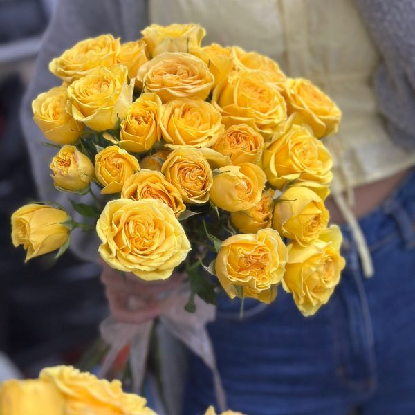 Букет цветов из кустовой розы