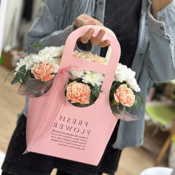 Бокс с миксом цветов в коробке сумочке