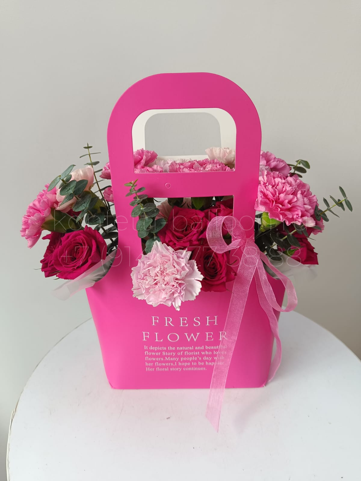 Бокс с миксом цветов в коробке сумочке